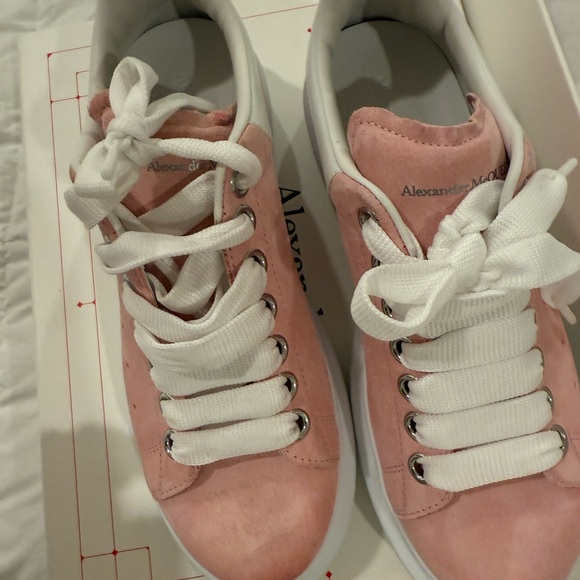 Sneaker - Picture 3 of 8